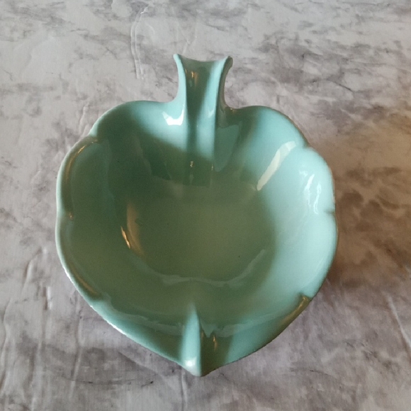 Mint Green Leaf-Shaped Ceramic Bowl - Picture 1 of 4